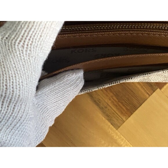 Michael Kors Mindy Carryall Leather Large Wallet (35T8GTZE3B) Vanilla Jetset - Picture 11 of 15